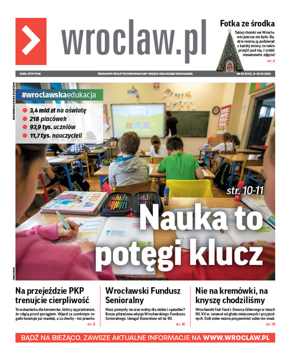 Zdjecie okładki biuletynu - Uczniowie siedzący w klasie przed tablicą