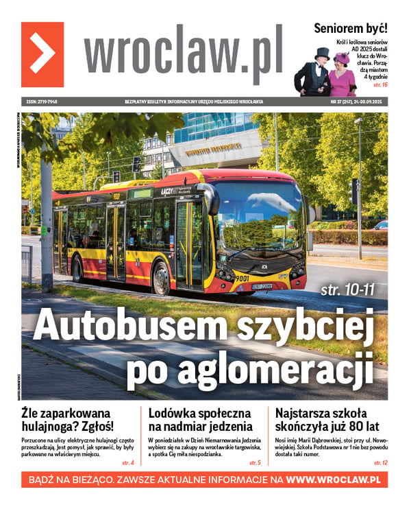 Zdjecie okładki biuletynu - Autobus miejski z logo "Łączymy Aglomerację Wrocławską" na ulicy, w tle drzewa i Uniwersytet Przyrodniczy. Na pierwszym planie napis: Autobusem szybciej po aglomeracji