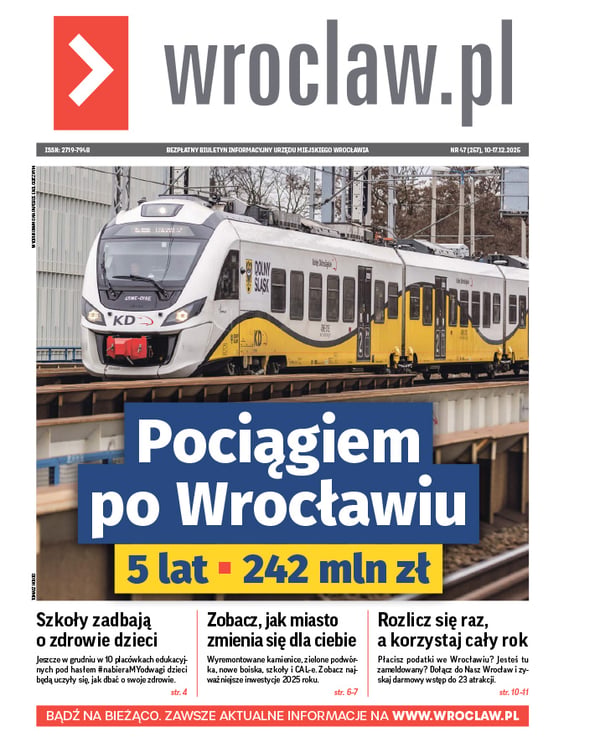 Zdjecie okładki biuletynu - Pociąg Kolei Dolnośląskich i napis: Pociągiem po Wrocławiu - 5 lat - 242 mln zł