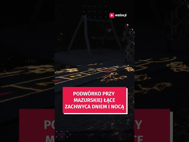 Wideo - Takiego podwórka we Wrocławiu jeszcze nie było! Zachwyca nocą i dniem.