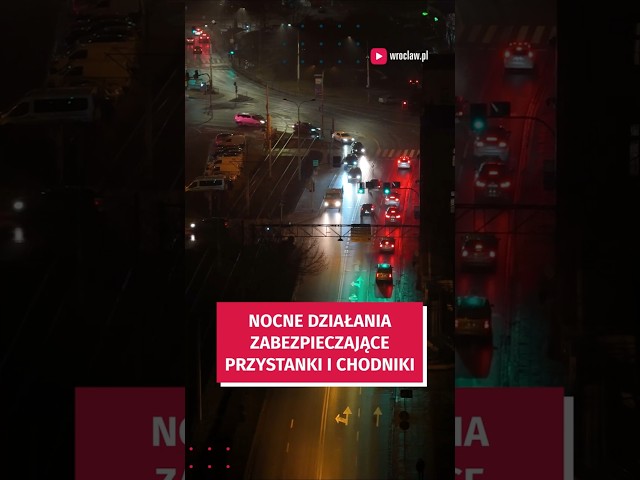 Wideo - Służby zabezpieczają przystanki przed gołoledzią  #wroclaw