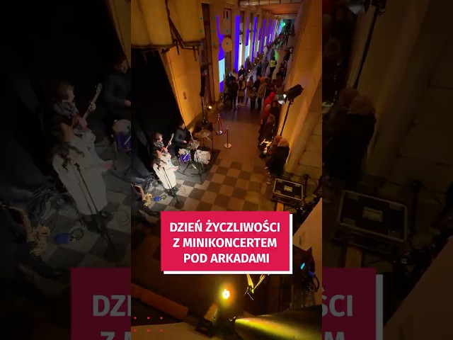 Wideo - Ale niespodzianka! Pod Arkadami uliczny minikoncert dla przechodniów. Dzień Życzliwości #wroclaw