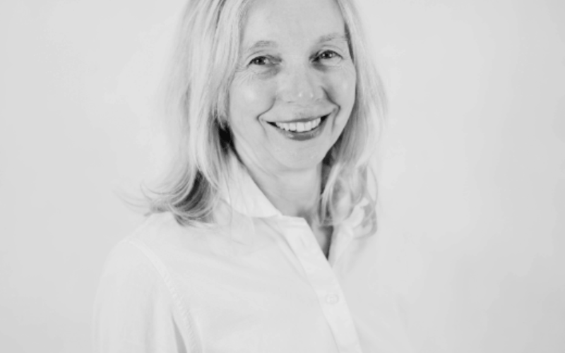 <p>Odznaczona Brązowym Krzyżem Zasługi Prezydenta RP za działalność na rzecz kultury. Całe życie zwiazana z tańcem i kulturą fizyczną. Trener Mistrz&oacute;w Świata IDO w kilku stylach tanecznych.&nbsp;</p> <p>Trener mistrz&oacute;w świata IDO w stylach Hip- hop, Disco Dance oraz Jazz Dance. Sędzia międzynarodowy IDO, Przewodnicząca ds. Sędzi&oacute;w i Repertuaru Tanecznego w Polskim Związku Tańca. Wsp&oacute;łzałożycielka Szkoły Tańca JAST. Nauczyciel akademicki, certyfikowany trener cheerleadingu, licencjonowany instruktor międzynarodowej organizacji Imperial Society of Teachers of Dancing.&nbsp;</p> <p><strong>Rekomendacje:</strong></p> <ul class="wp-block-list"> <li>Kamil Borecki</li> </ul>