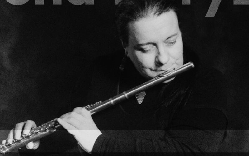 <p>Manager kultury, muzyk, dyrektor liceum, tłumacz. Aktywnie zaangażowana w animację środowisk tw&oacute;rczych. Założyciel Stowarzyszenia Lokalnych Ośrodk&oacute;w Tw&oacute;rczych (SLOT). Organizator SLOT Art Festival.&nbsp;</p> <p>Z wykształcenia muzyk (flecistka) i geolog. Zaw&oacute;d wykonywany: animator kultury i menager kultury, muzyk, dyrektor liceum, tłumacz j. angielskiego. Aktywnie zaangażowana w animację lokalnych środowisk tw&oacute;rczych, szczeg&oacute;lnie działań z młodzieżą. Założycielka i członek Zarządu Stowarzyszenia Lokalnych Ośrodk&oacute;w Tw&oacute;rczych (SLOT). Organizatorka SLOT Art Festival od początku jego istnienia (ponad 30 lat), odbywającego się corocznie w Lubiążu na Dolnym Śląsku (<a href="http://www.slot.art.festival/" target="_blank" rel="noreferrer noopener">www.slot.art.festival</a>).&nbsp;</p> <p>Wsp&oacute;łtworzyła takie formacje muzyczne, jak: E-band (pop-rock), Cross Acoustics (muzyka ilustracyjna), The Origin (muzyka hebrajska) czy Body Moving to Soul Therapy (acid jazz-trip hop). Ale jej najważniejszą formacją był Rainforest (art-grunge-core), kt&oacute;ry obecnie przetransformował się w Forest Zero. Dla niej najlepsze wsp&oacute;lne granie nierozerwalnie związane jest z przyjaźnią, więc na nowo zaprzyjaźnia się z chłopakami z FZ.&nbsp;</p> <p>Opr&oacute;cz tego od 9 lat jest dyrektorką SLOT Art Orchestra, festiwalowej orkiestry SLOT Art Festivalu, koncertującej r&oacute;wnież poza SAF. Jest także dyrektorką europejskiego oddziału The Vampire Orchestra (<a href="http://www.curseofthevampire.com/" target="_blank" rel="noreferrer noopener">www.curseofthevampire.com</a>).&nbsp;</p> <ul class="wp-block-list"> <li>2021-2024 &ndash; Dyrektor Niepublicznego Liceum Og&oacute;lnokształcącego FKŚJ we Wrocławiu&nbsp;</li> <li>2015-2024 &ndash; Dyrektor Slot Art Orchestra&nbsp;</li> <li>2015/2016 &ndash; Asystent Koordynatora Weekendu Otwarcia Europejskiej Stolicy Kultury 2016r.&nbsp;</li> <li>2014-2016 &ndash; Dyrektor programowy Slot Art Festiwal (SAF)&nbsp;</li> <li>2007-2016 &ndash; Kierownik ds. pozyskiwania funduszy oraz zarządzania projektami w SLOT. Koordynator projekt&oacute;w o charakterze międzynarodowym i og&oacute;lnopolskim: Slot Art Festival, Slot Train &ndash; stacja docelowa: świadomy i kompetentny wolontariat; Od biernego konsumenta do aktywnego tw&oacute;rcy 2013 i innych projekt&oacute;w lokalnych.&nbsp;</li> <li>2003 &ndash; Wsp&oacute;łzałożycielka Stowarzyszenia Lokalnych Ośrodk&oacute;w Tw&oacute;rczych&nbsp;</li> <li>od 2000r. zaangażowana w przygotowywanie i realizację lokalnych działań edukacyjno-artystycznych w r&oacute;żnych miastach Polski&nbsp;</li> <li>1996-1998 Koordynator pionu warsztat&oacute;w na SAF&nbsp;</li> <li>1993-1995 Dyrektor Slot Art Festiwalu (SAF)&nbsp;</li> </ul> <p><strong>Rekomendacje:</strong></p> <ul class="wp-block-list"> <li>Krzysztof Maj</li> <li>Marek Sztark</li> <li>Justyna Mańkowska</li> </ul>