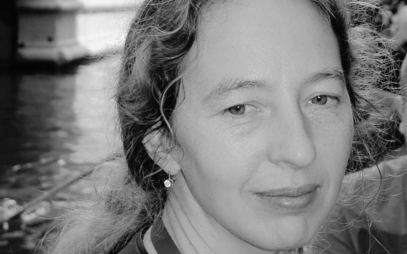 <p>Jestem tw&oacute;rcą, dyplom z malarstwa uzyskałam w&nbsp; 1994 roku na ASP we Wrocławiu.&nbsp; Maluję obrazy olejne, stworzyłam kolekcje ubior&oacute;w . Rzeźbię w lodzie , śniegu&nbsp; i piasku w kraju i za granicami.&nbsp;</p> <p>Maluję obrazy olejne i biorę udział w licznych wystawach w kraju i za granicą. Stworzyłam kilka kolekcji ubior&oacute;w ekstrawaganckich na jedwabiu, brałam udział w pokazach mody. Tworzyłam filmy kr&oacute;tkometrażowe. Rzeźbiłam w śniegu ,lodzie i piasku zdobywając liczne nagrody na międzynarodowych festiwalach m. in. USA, Chiny, Francja, Szwecja, Włochy.&nbsp;</p> <p>Tworzyłam wielkoformatowe realizacje rzeźbiarskie z lodu oraz z piasku m. in. w Niemczech ,na Litwie i Łotwie oraz w Polsce.&nbsp;</p> <p><strong>Rekomendacje:</strong></p> <ul class="wp-block-list"> <li>Muzeum Regionalne w Jaworze</li> </ul>