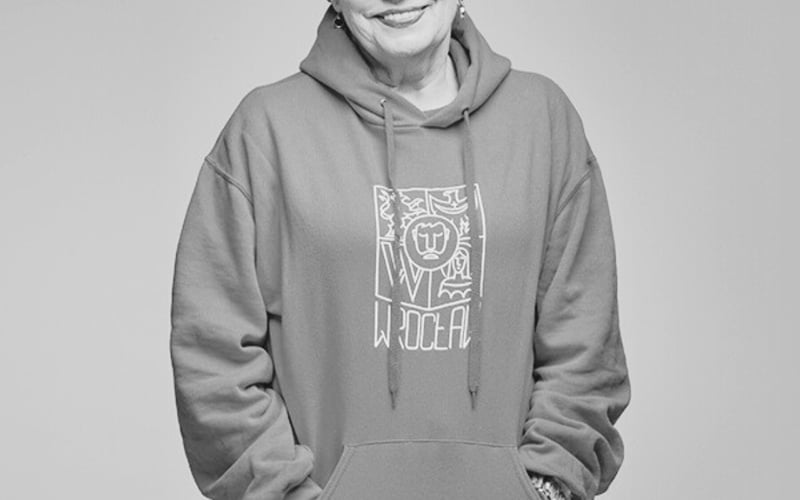 <p>Ukończyłam Wydział Aktorski w PWST Krak&oacute;w, Wydział operatorski i realizację TV w Szkole Filmowej w Łodzi. Byłam redaktorką PR i TVP Wrocław realizującą regionalne i og&oacute;lnopolskie programy kulturalne.&nbsp;</p> <p>Jako członkini Sekcji Krytyki Teatralnej przy ZG ZASP przyczyniłam się dzięki moim recenzjom m.in. do przyznania nagr&oacute;d: Małgorzacie Gorol Nagrody im. Leona Schillera za tytułową rolę w spektaklu &bdquo;Śmierć i dziewczyna&rdquo; w reż. E. Marciniak, Julii Łukowiak z Jeleniej G&oacute;ry Nagrody im. Andrzeja Nardellego za rolę Kasandry w &bdquo;Odprawie Posł&oacute;w Greckich&rdquo; w reż. Sz. Kaczmarka, Ewie Jakubowicz Nagrody im. Andrzeja Nardellego za rolę Julii w &bdquo;Romeo i Julia&rdquo; w reż. M. Hycnara, Grzegorzowi Mazoniowi z Wrocławskiego Teatru Lalek &ndash; Nagrody im. Leona Schillera za całokształt tw&oacute;rczości. Także pomysłodawczynią międzynarodowego Turnieju Poetyckiego &bdquo;R&oacute;że R&oacute;żewicza&rdquo;, kt&oacute;ry odbył się w ramach Roku R&Oacute;ŻEWICZA we Wrocławiu.&nbsp;</p> <p>Jestem inicjatorką Wrocławskiej Księgi Pamięci (54 edycje), w ramach kt&oacute;rej Wrocławianie i Wrocławianki w r&oacute;żnym wieku są doceniani za swoją działalność: Medalem &bdquo;Zasłużony dla Wrocławia&rdquo; lub Super Diamentem Wrocławia. Od 20 lat jestem radną Osiedla &bdquo;Plac Grunwaldzki&rdquo;. Od kilku lat działam i prowadzę w Towarzystwie Miłośnik&oacute;w Wrocławia Sekcję Ludzi Zakręconych. Wsp&oacute;łpracuję z większością wrocławskich instytucji kultury. Jestem pomysłodawczynią sloganu &bdquo;POLANICA ZN&Oacute;W ZACHWYCA&rdquo;, kt&oacute;ry powstał po powodzi i zdobył szerokie uznanie.&nbsp;</p> <p>Posadziłam Drzewa: Kultury Wrocław + J. G&oacute;ra, N. Paganiniego, J. Słowackiego, J. Brahmsa, A. German, M. Curie-Skłodowskiej, F. Szopena.&nbsp; Doprowadziłam do realizacji Tablic Pamięci na WFF: W.J. Hasa, Zb. Cybulskiego, S. Lenartowicza i innych, a niebawem zawiśnie M. Hłaski oraz B. Kraft&oacute;wny. Dzięki moim staraniom utworzono Skwery: Cybulskiego i W.J. Hasa. Od 2007 funduję Nagrodę im. Wojciecha Hasa.&nbsp;</p> <p>Szczeg&oacute;lnie ważna jest dla mnie troska o schorowanych, starych artyst&oacute;w potrzebujących wsparcia i pomocy medycznej. Od lat organizuję Wigilię dla Ubogich.&nbsp;</p> <p>Marzę o stworzeniu Dolnośląskiej Księgi Kultury, posadzeniu Drzewa Ireny Solskiej oraz sprowadzeniu wystawy malarstwa Janusza Chabiora z Ostrowca Świętokrzyskiego do Legnicy.&nbsp;</p> <p><strong>Rekomendacje:</strong></p> <ul class="wp-block-list"> <li>Jarosław Fret</li> </ul>