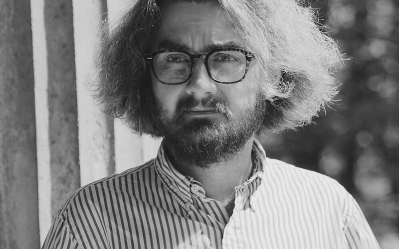 <p>Od lat związany z Jedliną-Zdrojem, absolwent UJ, wykładowca historii i nauk politycznych na uniwersytecie w Pasawie, badacz dziej&oacute;w Dolnego Śląska i G&oacute;r Sowich, prezes Fundacji Pałac Jedlinka.</p> <p>Organizator życia kulturalnego skupionego wok&oacute;ł Pałacu Jedlinka w Jedlinie-Zdroju. Od lat angażuje się we wspieranie działalności edukacyjnej oraz promocję regionu. Wsp&oacute;łtw&oacute;rca kilku edycji międzynarodowego konkursu dla dzieci i młodzieży z Polski, Czech i Niemiec dotyczącego śląskich zamk&oacute;w. Tw&oacute;rca cyklu wystaw i prelekcji eksperckich &ldquo;Perfekcyjne Polonika&rdquo; w Pałacu Jedlinka, poświęconych dziełom sprowadzonym z Europy Zachodniej, m.in. rękopisu gen. Jana Henryka Dąbrowskiego. Od marca br. stoi na czele Fundacji Pałac Jedlinka, kt&oacute;rej statutowym celem jest przywr&oacute;cenie kulturotw&oacute;rczej roli zabytkowego obiektu dla lokalnej społeczności. W ciągu zaledwie kilkumiesięcznej działalności zorganizował wernisaże malarstwa artyst&oacute;w pochodzących z Dolnego Śląska, zar&oacute;wno znanych, jak i debiutujących. Wspiera i wsp&oacute;łpracuje z Galerią Austeria z Rzeczki na terenie gminy Walim, organizatorem międzynarodowych plener&oacute;w malarskich. W ramach wsp&oacute;łpracy z OKiS z Wrocławia i Dolnośląskim Festiwalem Muzycznym gościł w Pałacu Jedlinka uznanych artyst&oacute;w, a lokalna społeczność miała możliwość bezpłatnie uczestniczyć w koncertach muzyki klasycznej. Dzięki osobistemu zaangażowaniu po raz pierwszy na terenie gminy Jedlina-Zdr&oacute;j w Pałacu Jedlinka odbyły się otwarte i bezpłatne dla publiczności spotkania autorskie ze znanymi tw&oacute;rcami w ramach Festiwalu G&oacute;ry Literatury. Sporym zainteresowaniem cieszyły się spotkania z Wojciechem Chmielarzem, Michałem Rusinkiem, Małgorzatą Lebdą czy Wiolettą Grzegorzewską. Wsp&oacute;lnie z lokalnymi artystami, z Centrum Kultury i Gminą Jedlina-Zdr&oacute;j przyczynił się do wystawienia w Pałacu Jedlinka autorskiego spektaklu teatralnego poświęconego lokalnej historii, co stanowi zalążek stworzenia stałej sceny teatralnej w Pałacu Jedlinka, otwartej zar&oacute;wno na artyst&oacute;w profesjonalnych, jak i dla teatru amatorskiego. Opr&oacute;cz kultury wysokiej tworzy r&oacute;wnież wydarzenia o charakterze popularnym, adresowane m.in. do rodzin czy też plenerowe koncerty muzyki rozrywkowej.&nbsp;</p> <p><strong>Rekomendacje:</strong></p> <ul class="wp-block-list"> <li>Leonard G&oacute;rski</li> </ul>