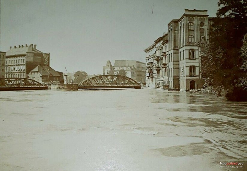 Wielka powódź we Wrocławiu w… 1903 r. Poziom wody w mieście osiągnął 7... Zdjęcie 31/37