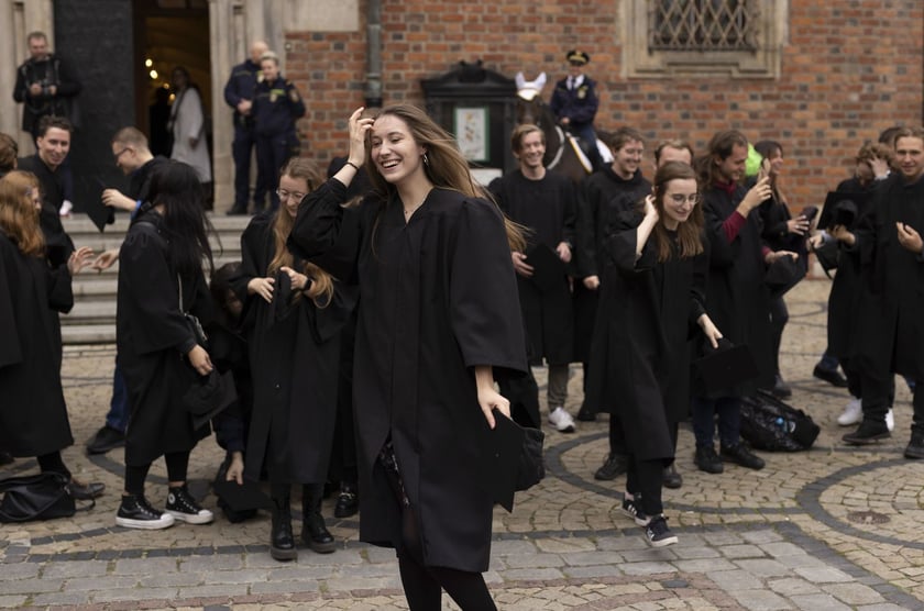 Uroczysta inauguracja roku akademickiego 2022 w Auli Leopoldyńskiej i Gaudeamus igitur na wrocławskim Rynku