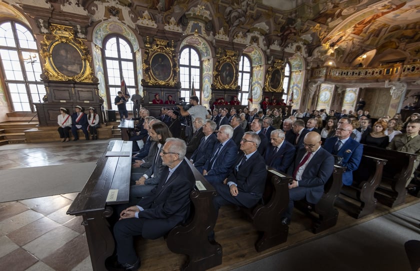 Uroczysta inauguracja roku akademickiego 2022 w Auli Leopoldyńskiej i Gaudeamus igitur na wrocławskim Rynku