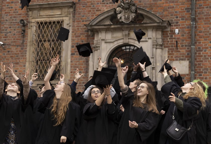 Uroczysta inauguracja roku akademickiego 2022 w Auli Leopoldyńskiej i Gaudeamus igitur na wrocławskim Rynku