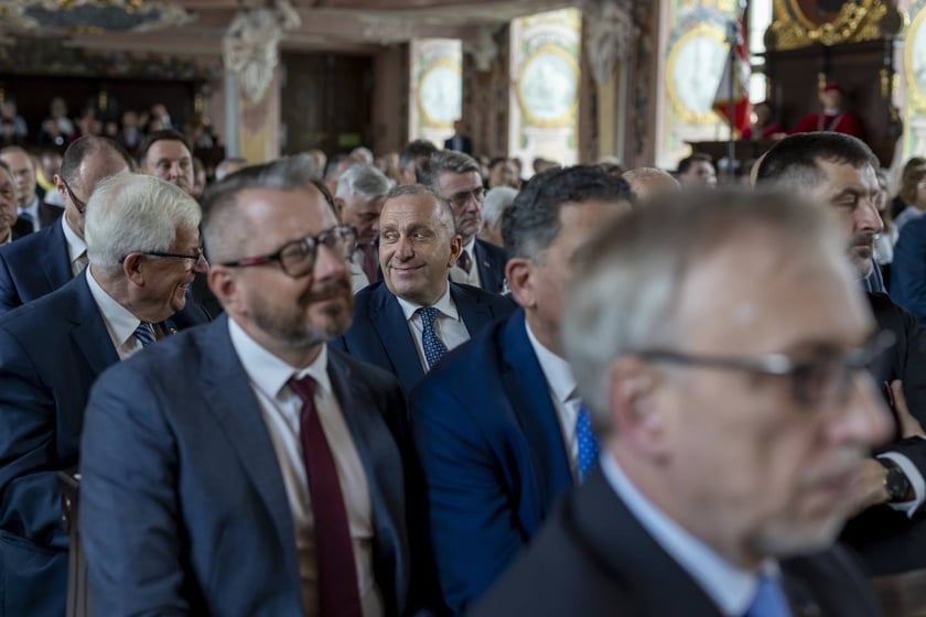 Uroczysta inauguracja roku akademickiego 2022 w Auli Leopoldyńskiej i Gaudeamus igitur na wrocławskim Rynku