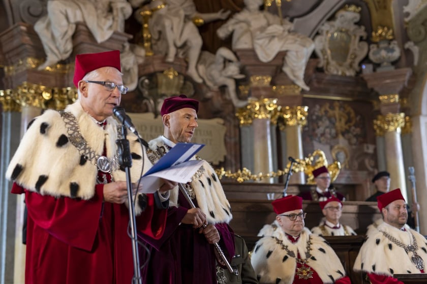 Uroczysta inauguracja roku akademickiego 2022 w Auli Leopoldyńskiej i Gaudeamus igitur na wrocławskim Rynku