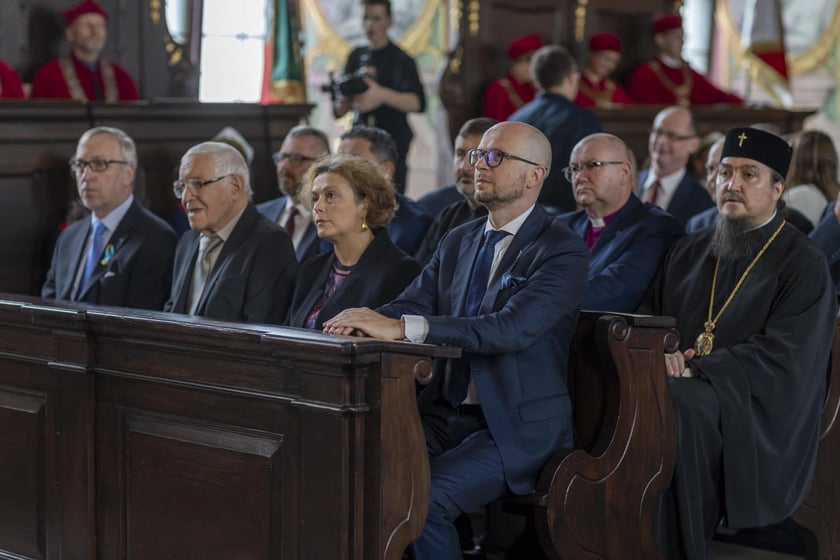 Uroczysta inauguracja roku akademickiego 2022 w Auli Leopoldyńskiej i Gaudeamus igitur na wrocławskim Rynku