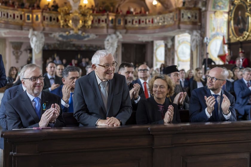 Uroczysta inauguracja roku akademickiego 2022 w Auli Leopoldyńskiej i Gaudeamus igitur na wrocławskim Rynku