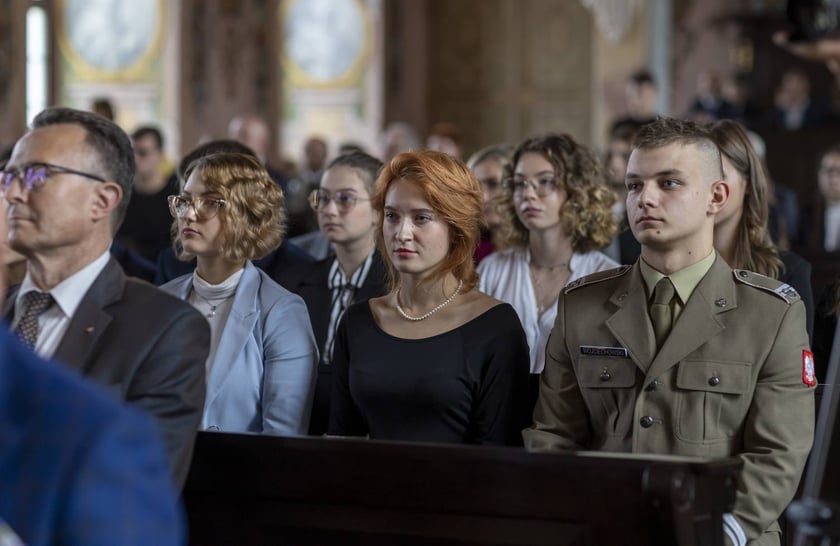 Uroczysta inauguracja roku akademickiego 2022 w Auli Leopoldyńskiej i Gaudeamus igitur na wrocławskim Rynku
