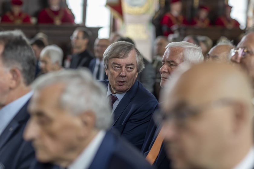 Uroczysta inauguracja roku akademickiego 2022 w Auli Leopoldyńskiej i Gaudeamus igitur na wrocławskim Rynku