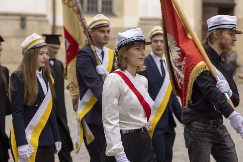 Uroczysta inauguracja roku akademickiego 2022 w Auli Leopoldyńskiej i Gaudeamus igitur na wrocławskim Rynku