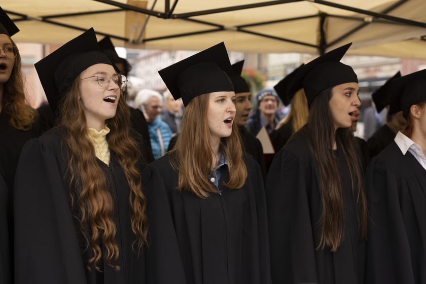 Uroczysta inauguracja roku akademickiego 2022 w Auli Leopoldyńskiej i Gaudeamus igitur na wrocławskim Rynku