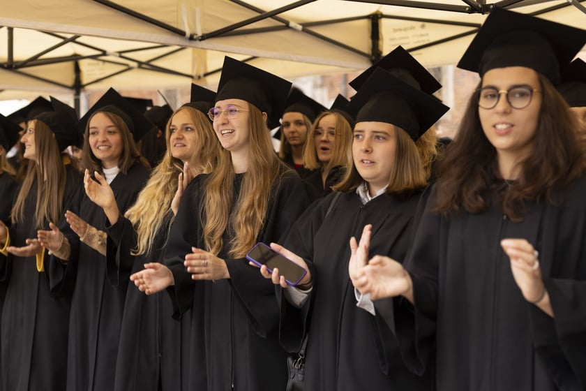 Uroczysta inauguracja roku akademickiego 2022 w Auli Leopoldyńskiej i Gaudeamus igitur na wrocławskim Rynku