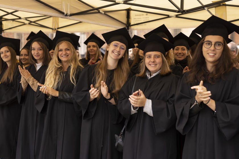 Uroczysta inauguracja roku akademickiego 2022 w Auli Leopoldyńskiej i Gaudeamus igitur na wrocławskim Rynku