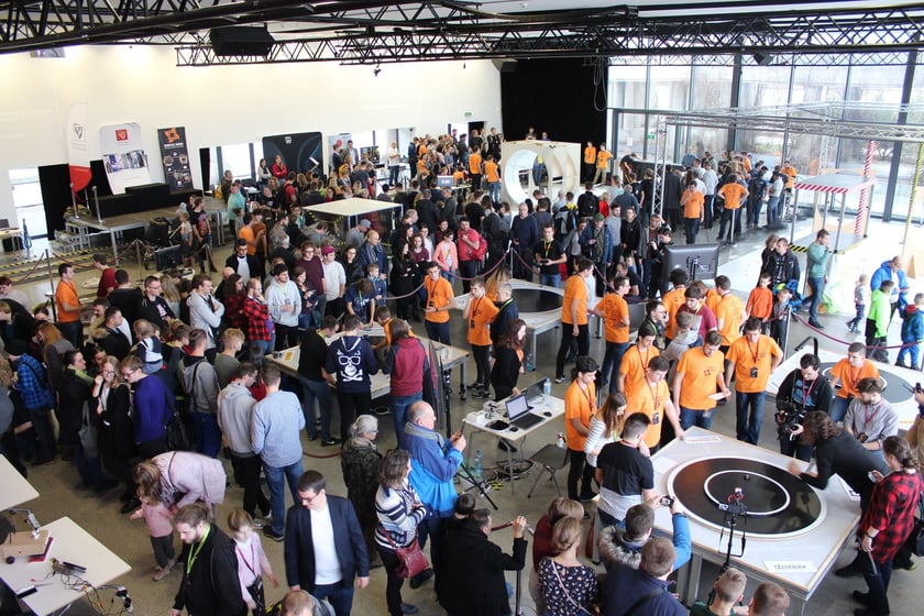 Uczestnicy  Robotic Arena na poprzednich  edycjach