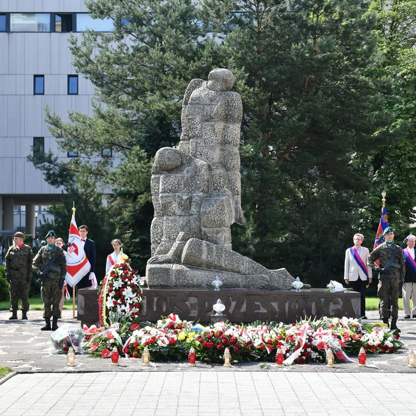 4 lipca pod pomnikiem Pomordowanych Profesorów Lwowskich