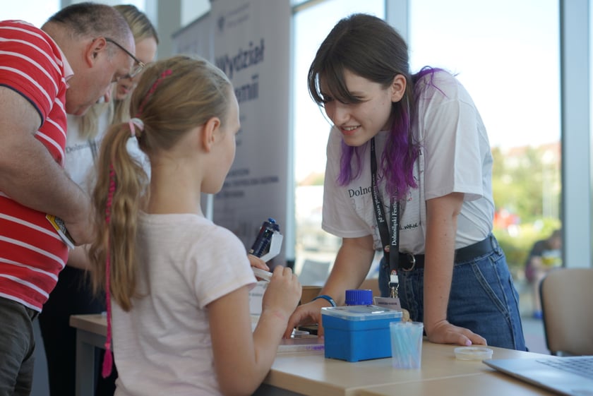 Galeria zdjęć z pierwszego dnia Dolnośląskiego Festiwalu Nauki 2023 we Wrocławiu