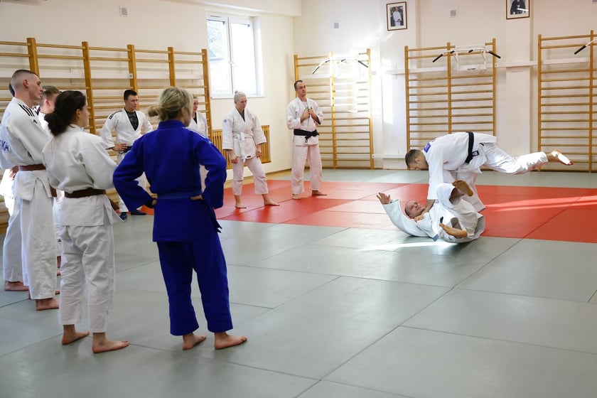 Trening judo prowadzili&nbsp;kpr. Agata Ozdoba-Błach i&nbsp;st. szer. Damian Szwarnowiecki