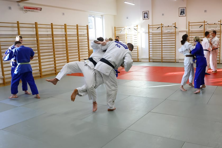 Trening judo prowadzili&nbsp;kpr. Agata Ozdoba-Błach i&nbsp;st. szer. Damian Szwarnowiecki