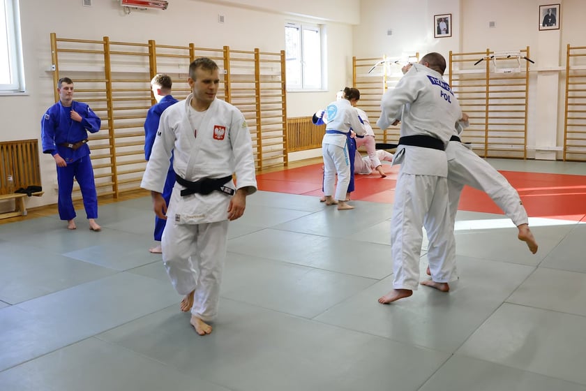 Trening judo prowadzili&nbsp;kpr. Agata Ozdoba-Błach i&nbsp;st. szer. Damian Szwarnowiecki