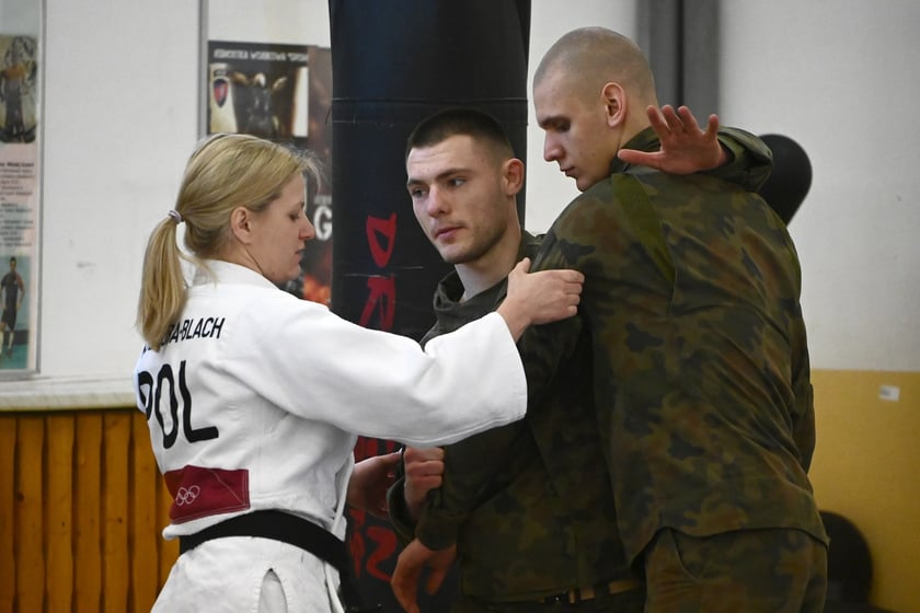 Trening judo prowadzili&nbsp;kpr. Agata Ozdoba-Błach i&nbsp;st. szer. Damian Szwarnowiecki