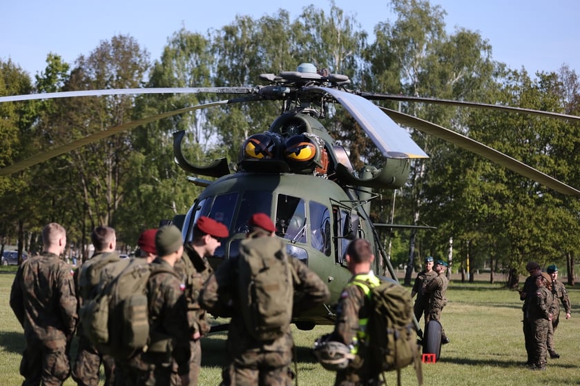 Ćwiczenia w szkole oficerskiej realizowano na podstawie doświadczeń z frontu w Ukrainie
