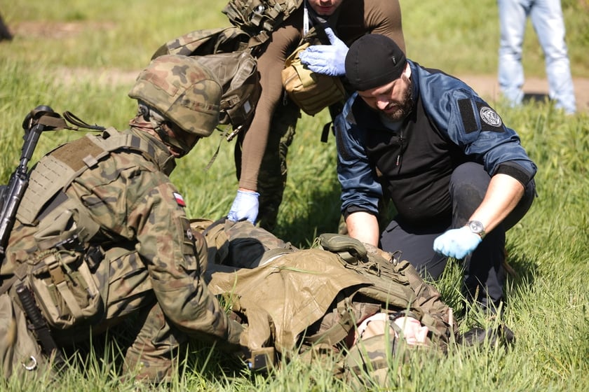 Ćwiczenia w szkole oficerskiej realizowano na podstawie doświadczeń z frontu w Ukrainie