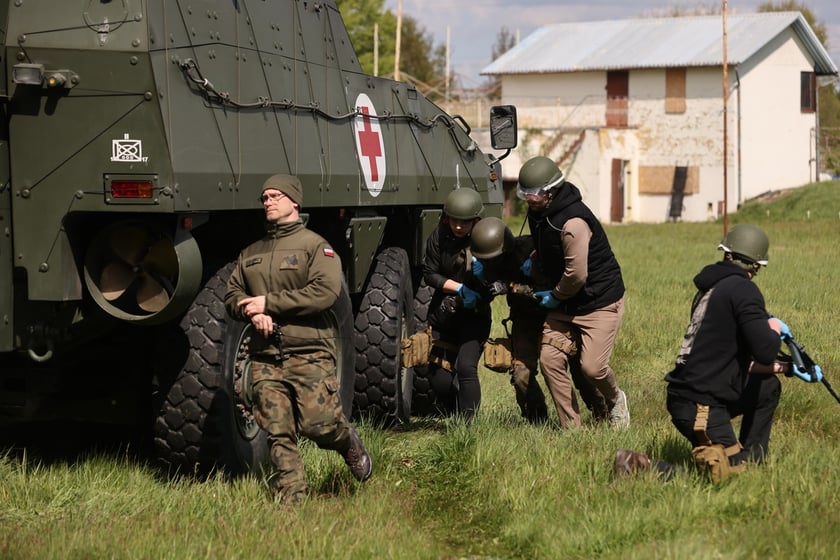 Ćwiczenia w szkole oficerskiej realizowano na podstawie doświadczeń z frontu w Ukrainie