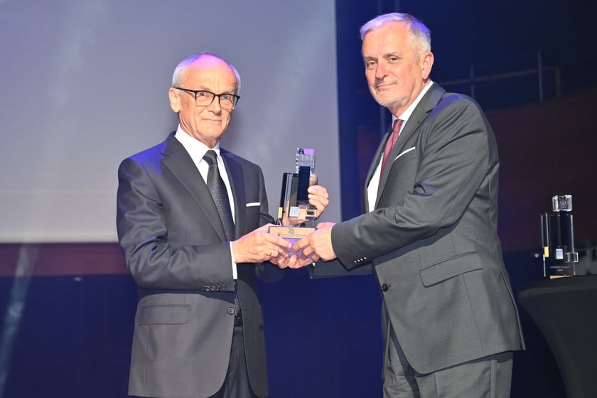 Gala z okazji 75-lecia Uniwersytetu Medycznego we Wrocławiu. Prof. Piotr Ponikowski i dr Roman Szełemej, prezydent Wałbrzycha