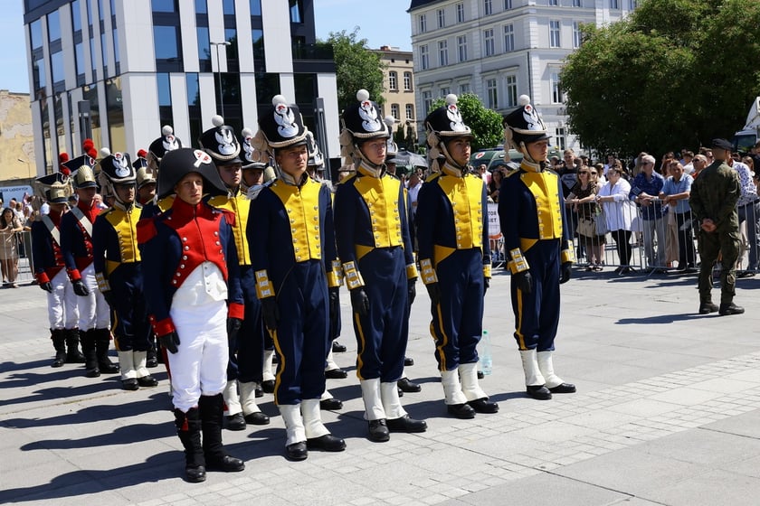 Uroczysta promocja oficerska na placu Wolności we Wrocławiu