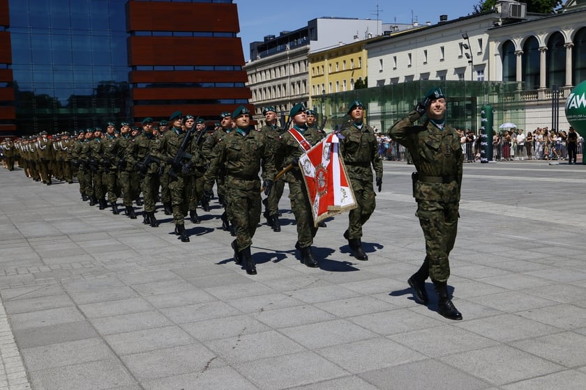 Uroczysta promocja oficerska na placu Wolności we Wrocławiu