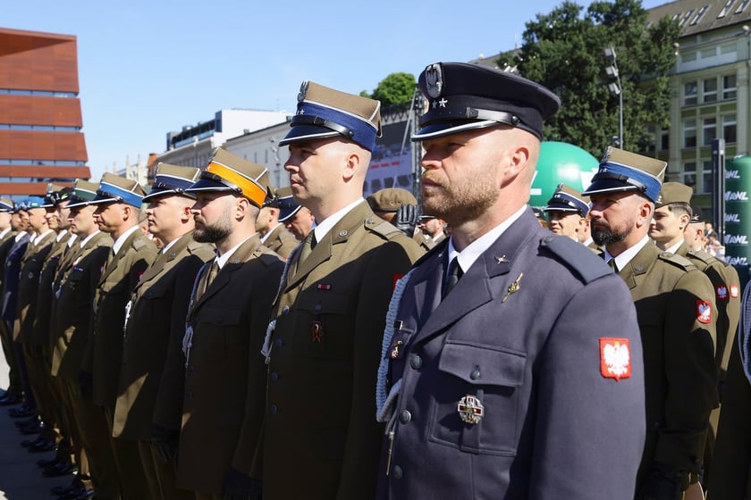 Uroczysta promocja oficerska na placu Wolności we Wrocławiu