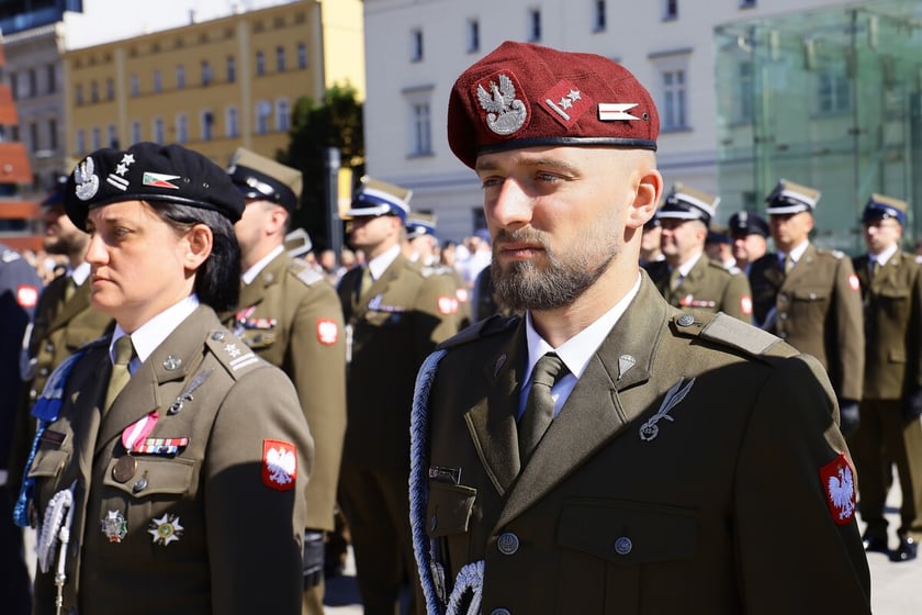 Uroczysta promocja oficerska na placu Wolności we Wrocławiu