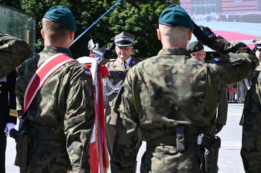 Uroczysta promocja oficerska na placu Wolności we Wrocławiu