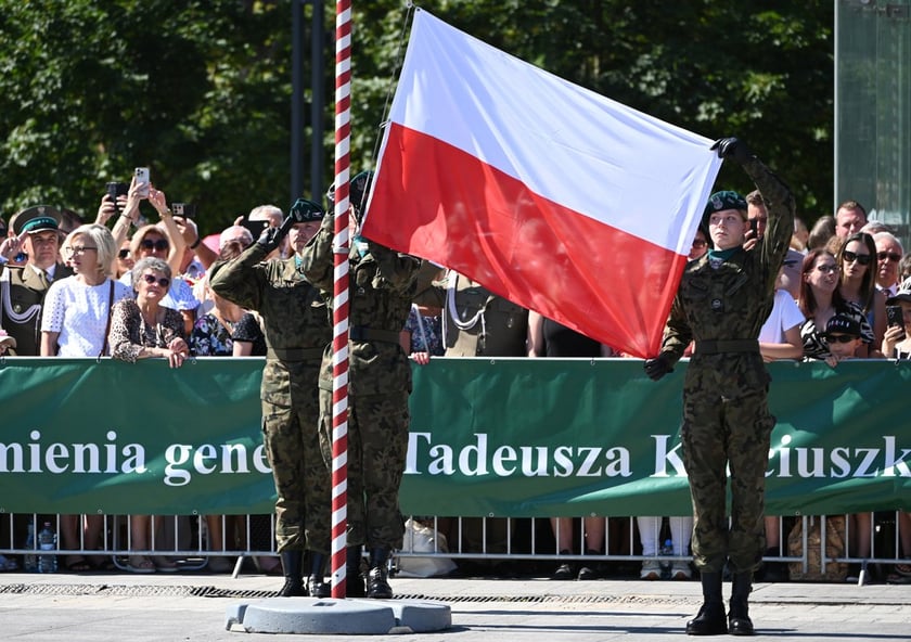 Uroczysta promocja oficerska na placu Wolności we Wrocławiu