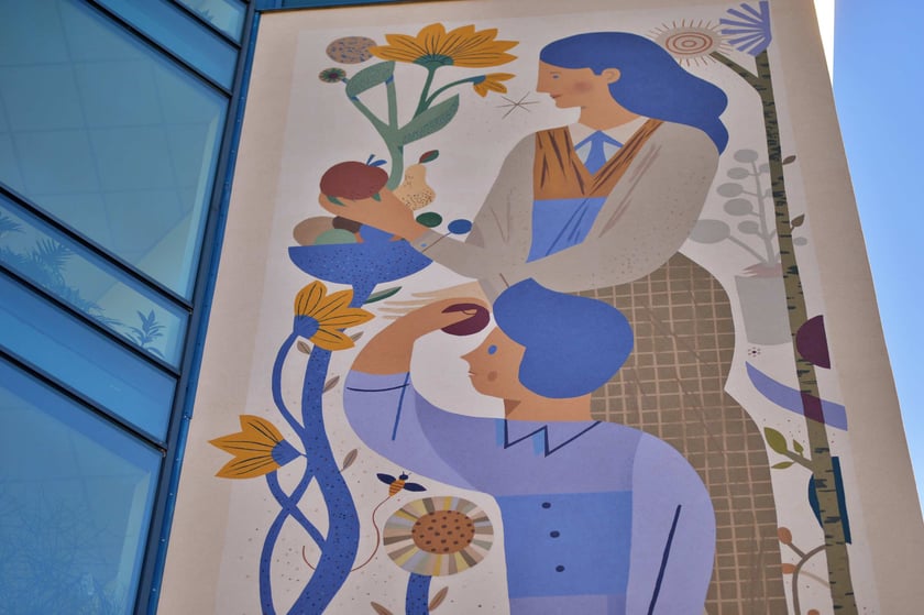 Mural Oteckiego na budynku Uniwersytetu Przyrodniczego przy placu Grunwaldzkim