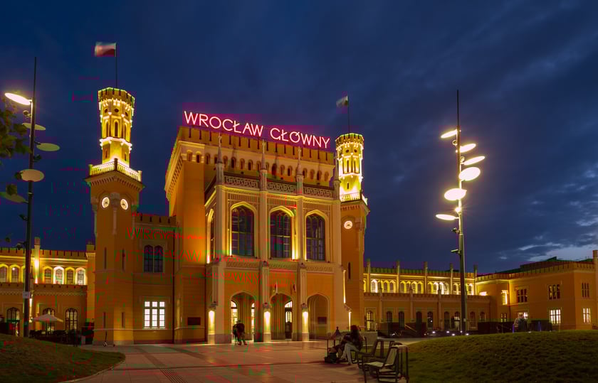 Na zdjęciu widać dworzec Główny we Wrocławiu.