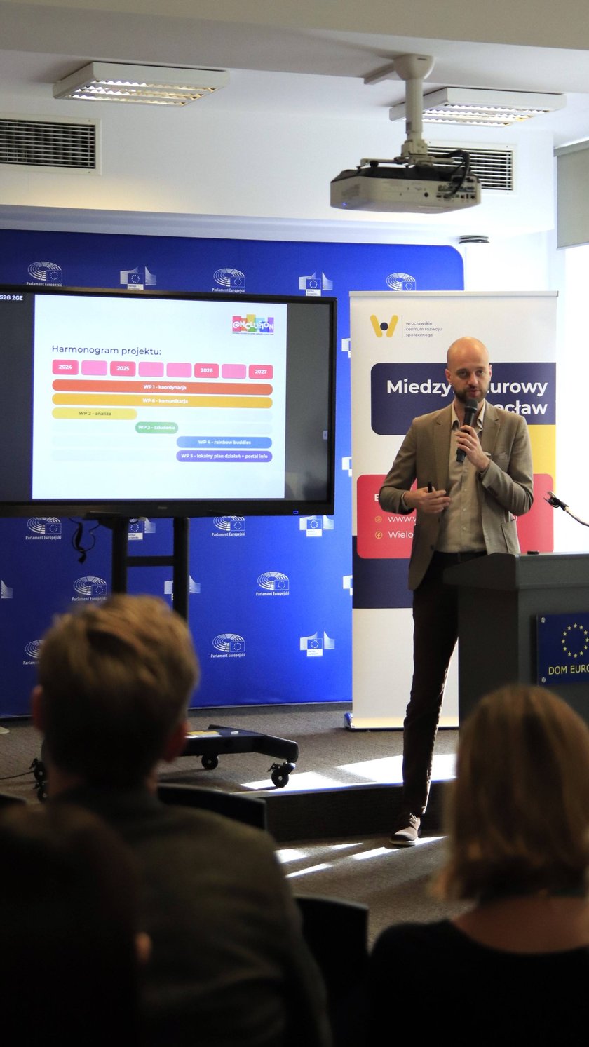 Uczestnicy międzynarodowego projektu @nclusion podczas spotkania w Domu Europy we Wrocławiu, 10 października 2024 r.