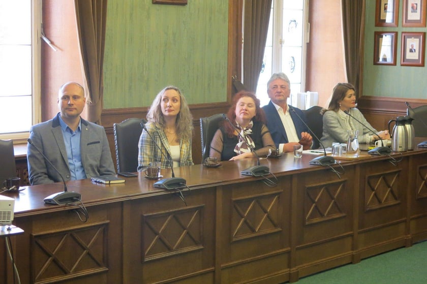 Delegacja z Kazachstanu z wizytą w Sali Sesyjnej Rady Miejskiej Wrocławia