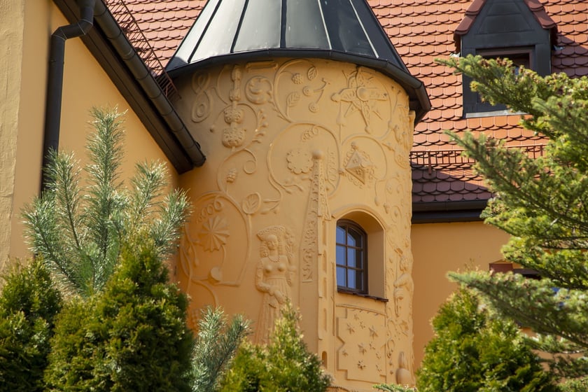 Ozdobne wejście willi przy ul. Wittelona