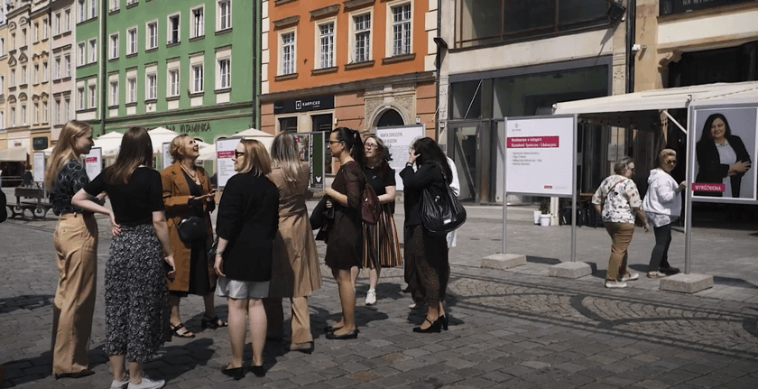Panie z Wrocławskiej Rady Kobiet i Wrocławianki Roku wspólnie pokazały się na otwarciu plenerowej ekspozycji