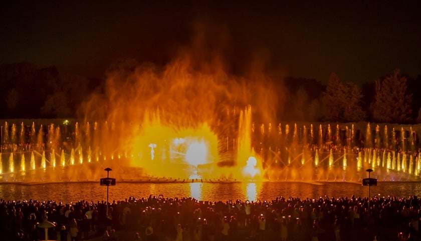 Pokaz fontanny multimedialnej we Wrocławiu. Pierwszy pokaz specjalny po dwuletniej przerwie