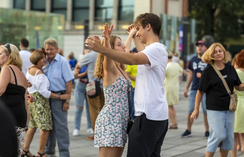 Wrocławska Potańcówka: wrocławianie tanecznie pożegnali wakacje na pl. Wolności [28.08.2022]